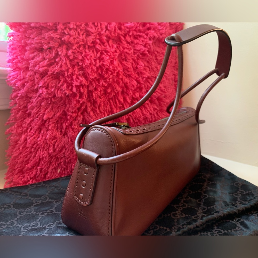 Authentic GUCCI leather shoulder bag in burgundy